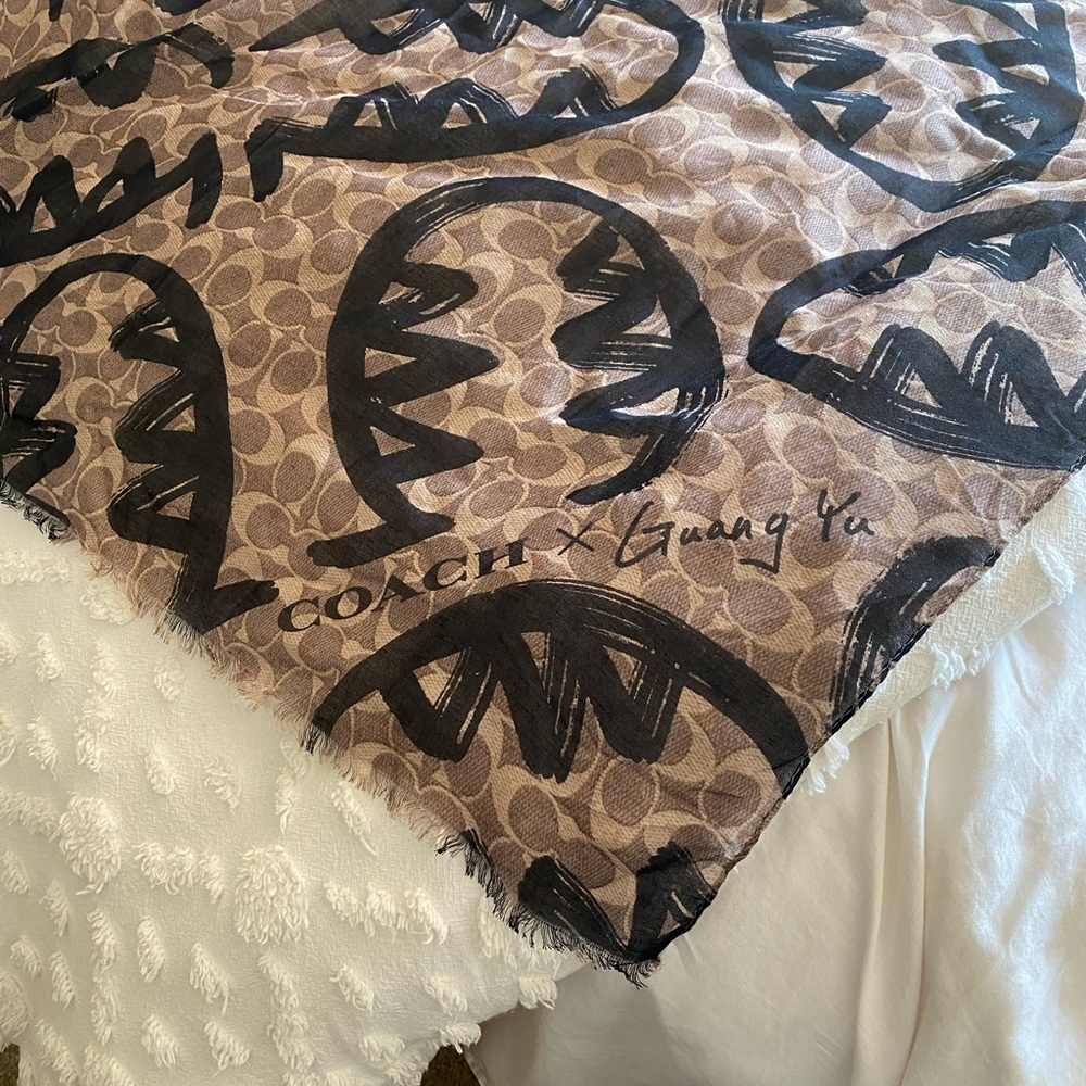 Authentic Coach Guang Yu scarf